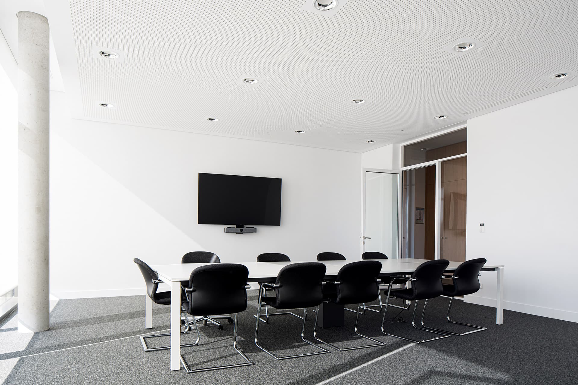 Dans le Rhône, l'intérieur du bâtiment de bureaux et industriel pour Weishaupt dont AIM a assuré le suivi de chantier.